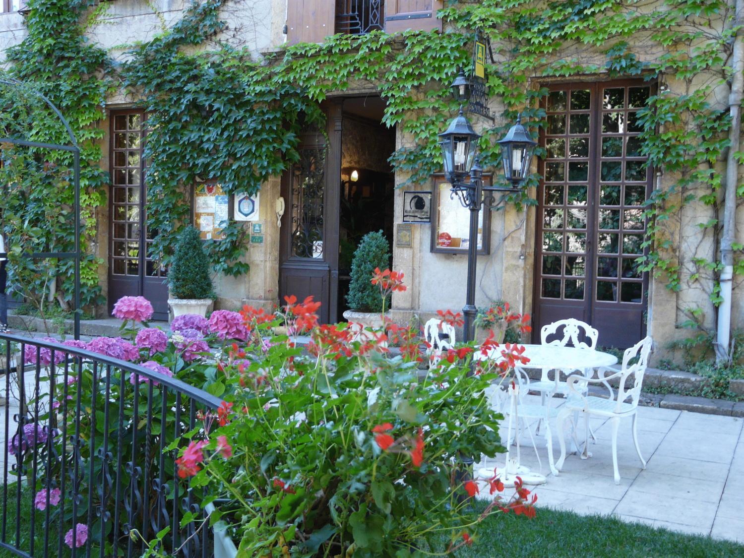Logis Hostellerie Du Grand Duc Hotel Restaurant Gincla エクステリア 写真