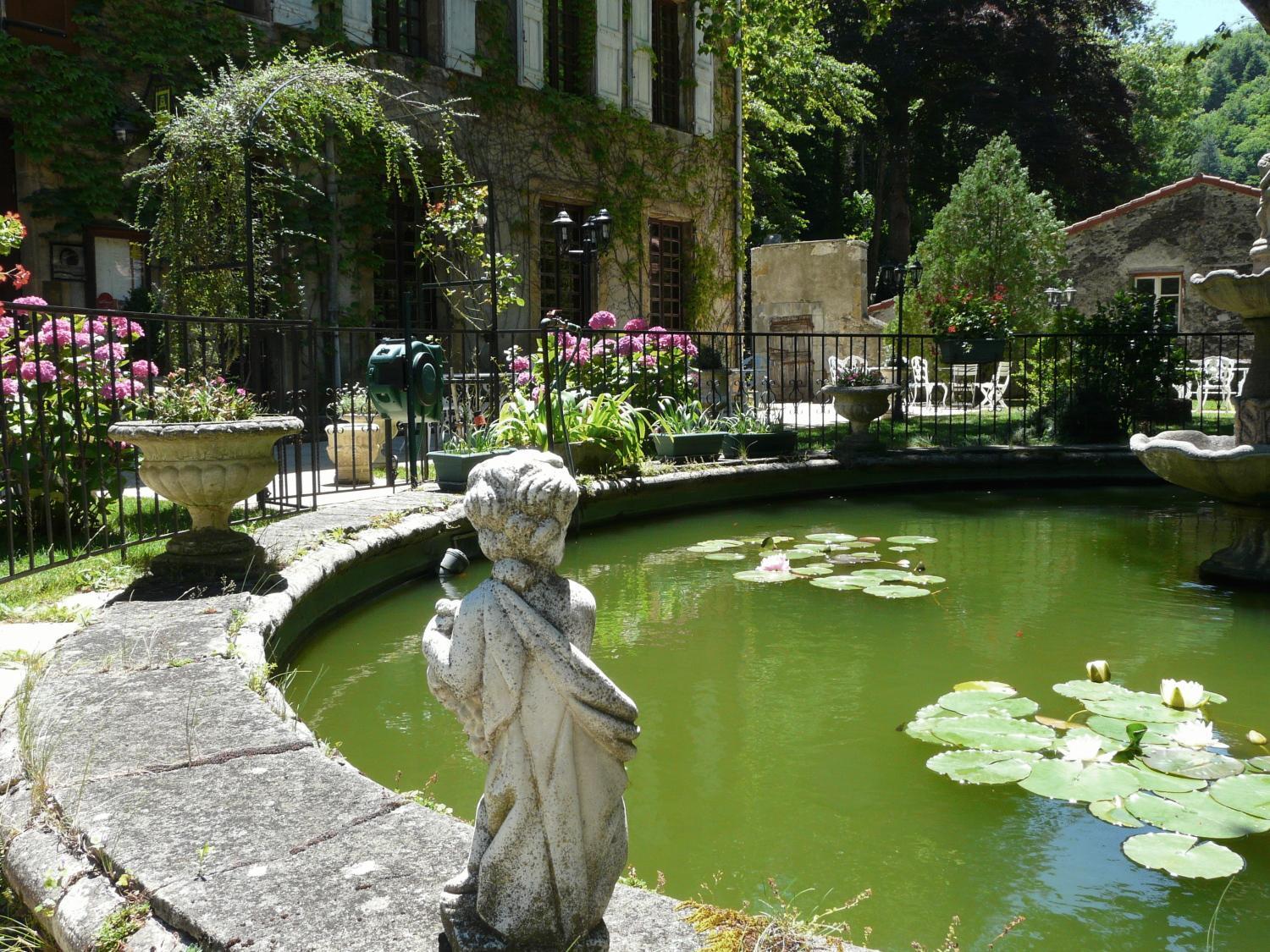 Logis Hostellerie Du Grand Duc Hotel Restaurant Gincla エクステリア 写真