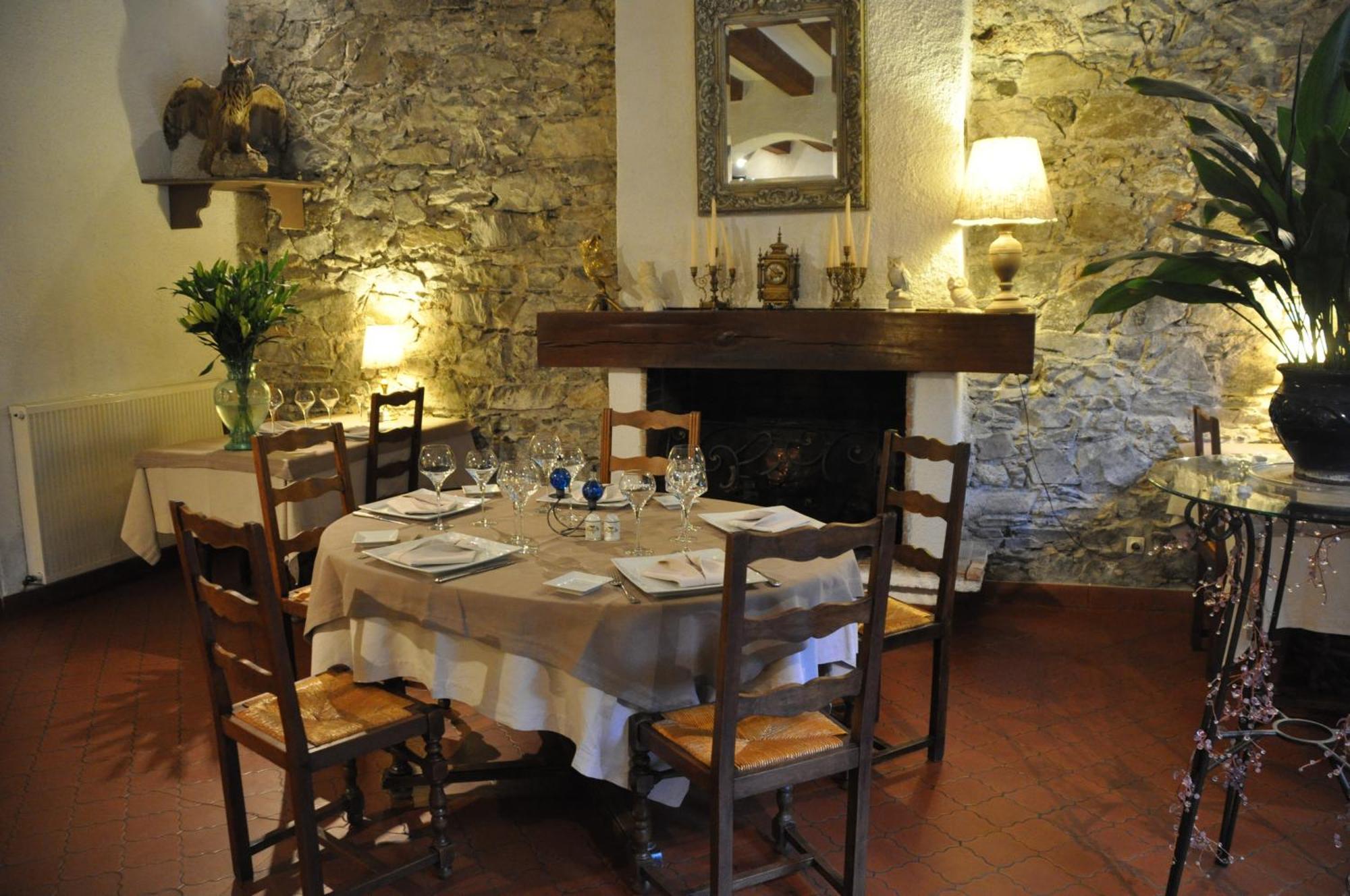 Logis Hostellerie Du Grand Duc Hotel Restaurant Gincla エクステリア 写真