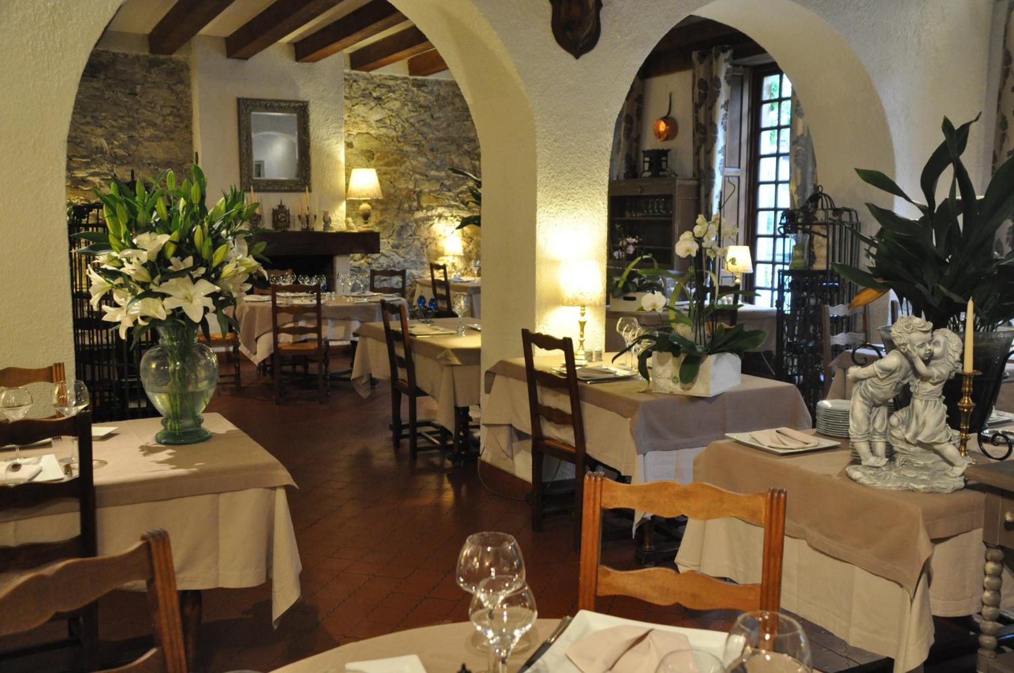 Logis Hostellerie Du Grand Duc Hotel Restaurant Gincla エクステリア 写真