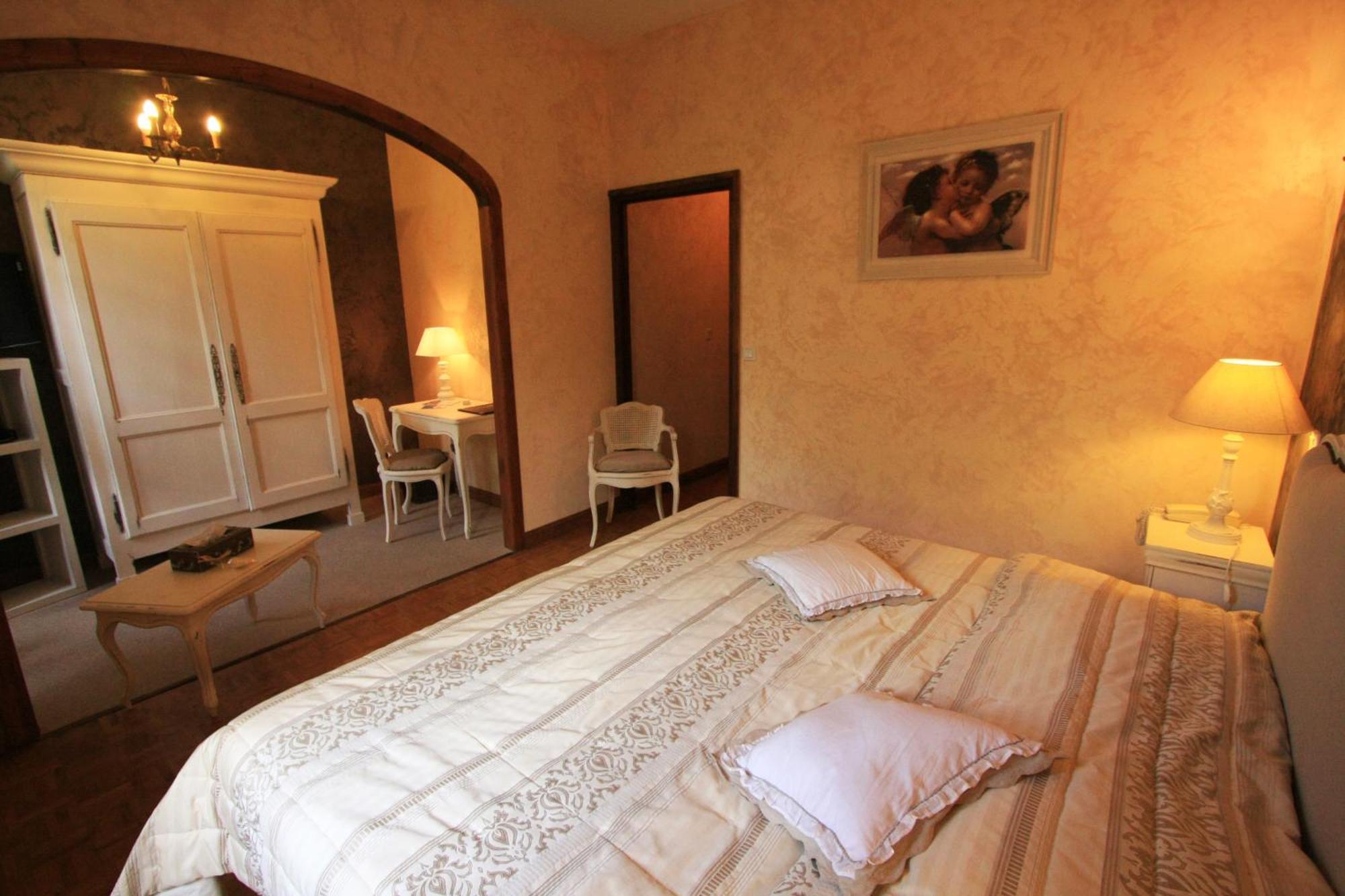 Logis Hostellerie Du Grand Duc Hotel Restaurant Gincla 部屋 写真