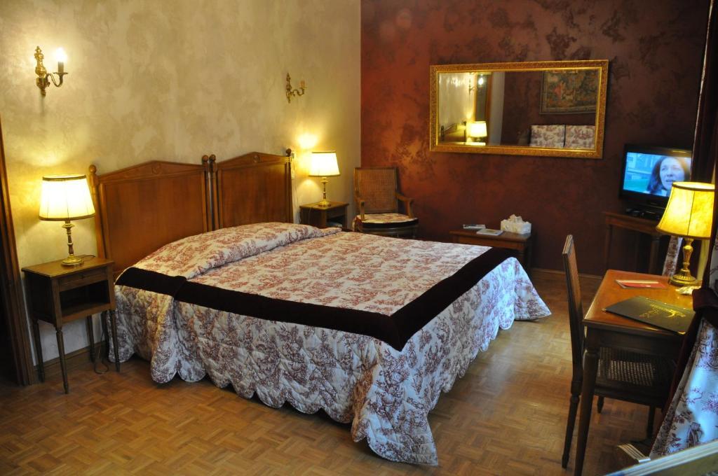 Logis Hostellerie Du Grand Duc Hotel Restaurant Gincla エクステリア 写真