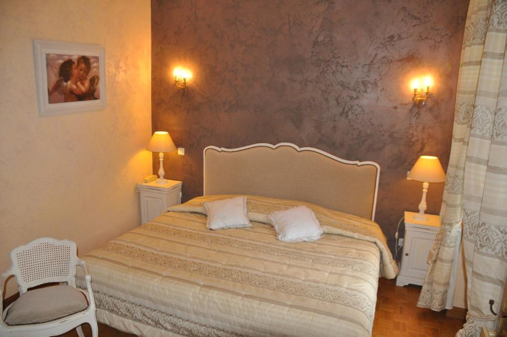 Logis Hostellerie Du Grand Duc Hotel Restaurant Gincla エクステリア 写真