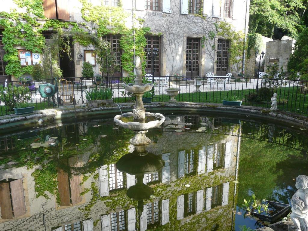 Logis Hostellerie Du Grand Duc Hotel Restaurant Gincla エクステリア 写真