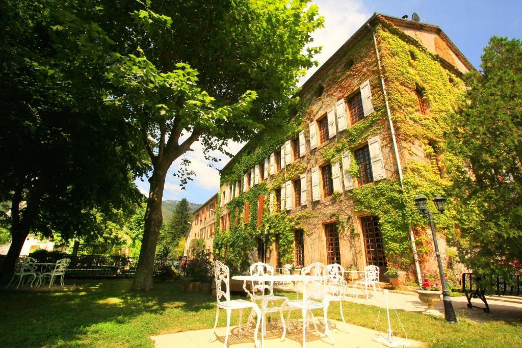 Logis Hostellerie Du Grand Duc Hotel Restaurant Gincla エクステリア 写真