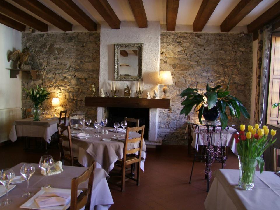 Logis Hostellerie Du Grand Duc Hotel Restaurant Gincla エクステリア 写真